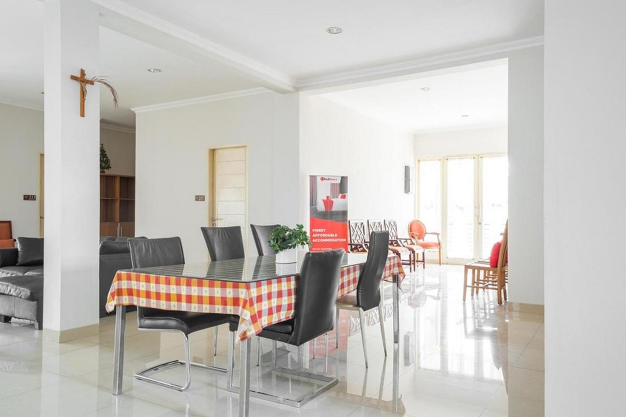 Reddoorz Near Siloam Karawaci 3 Hotel Tangerang Exterior foto